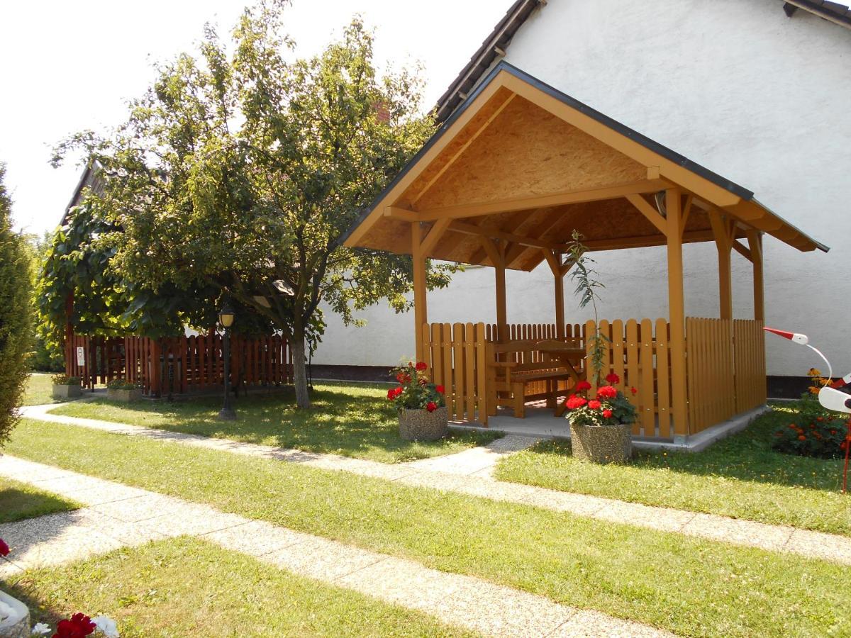 ジュール Arpad Panzio Bed & Breakfast エクステリア 写真