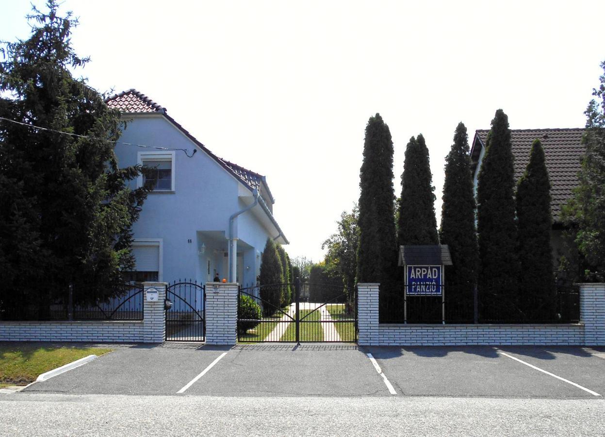 ジュール Arpad Panzio Bed & Breakfast エクステリア 写真