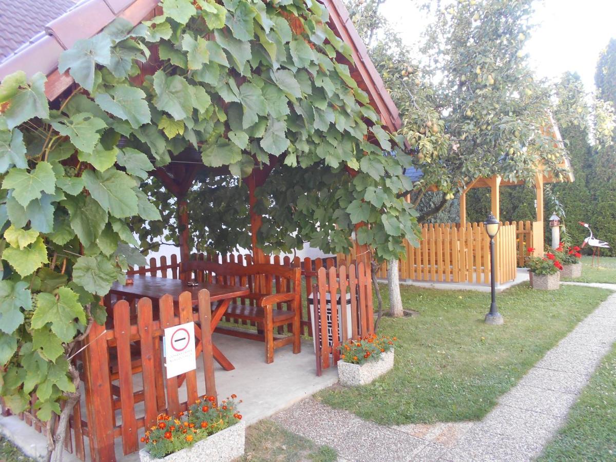 ジュール Arpad Panzio Bed & Breakfast エクステリア 写真