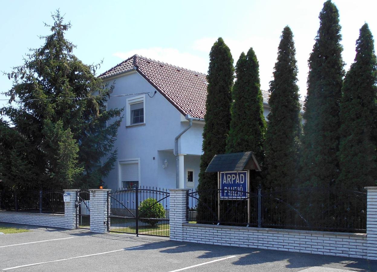 ジュール Arpad Panzio Bed & Breakfast エクステリア 写真