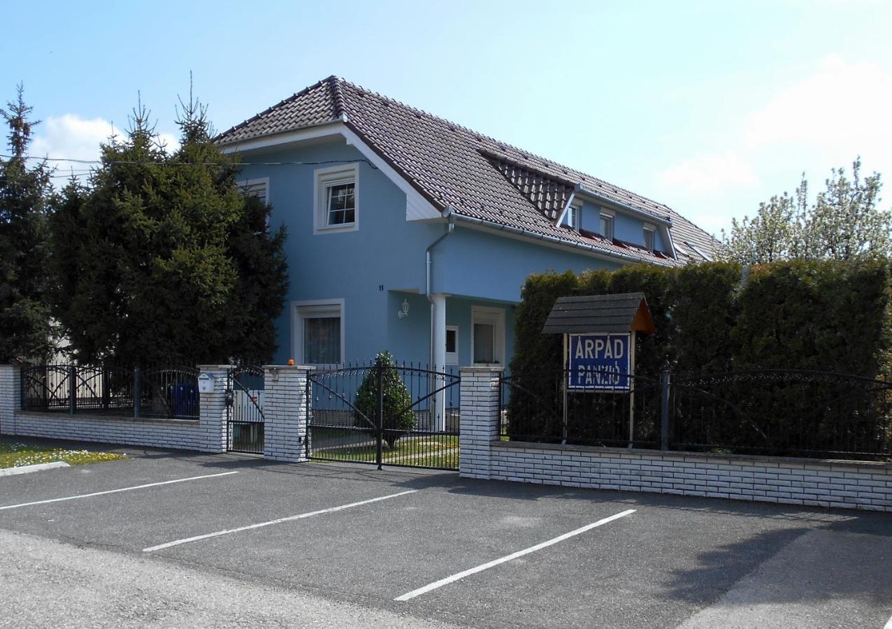 ジュール Arpad Panzio Bed & Breakfast エクステリア 写真