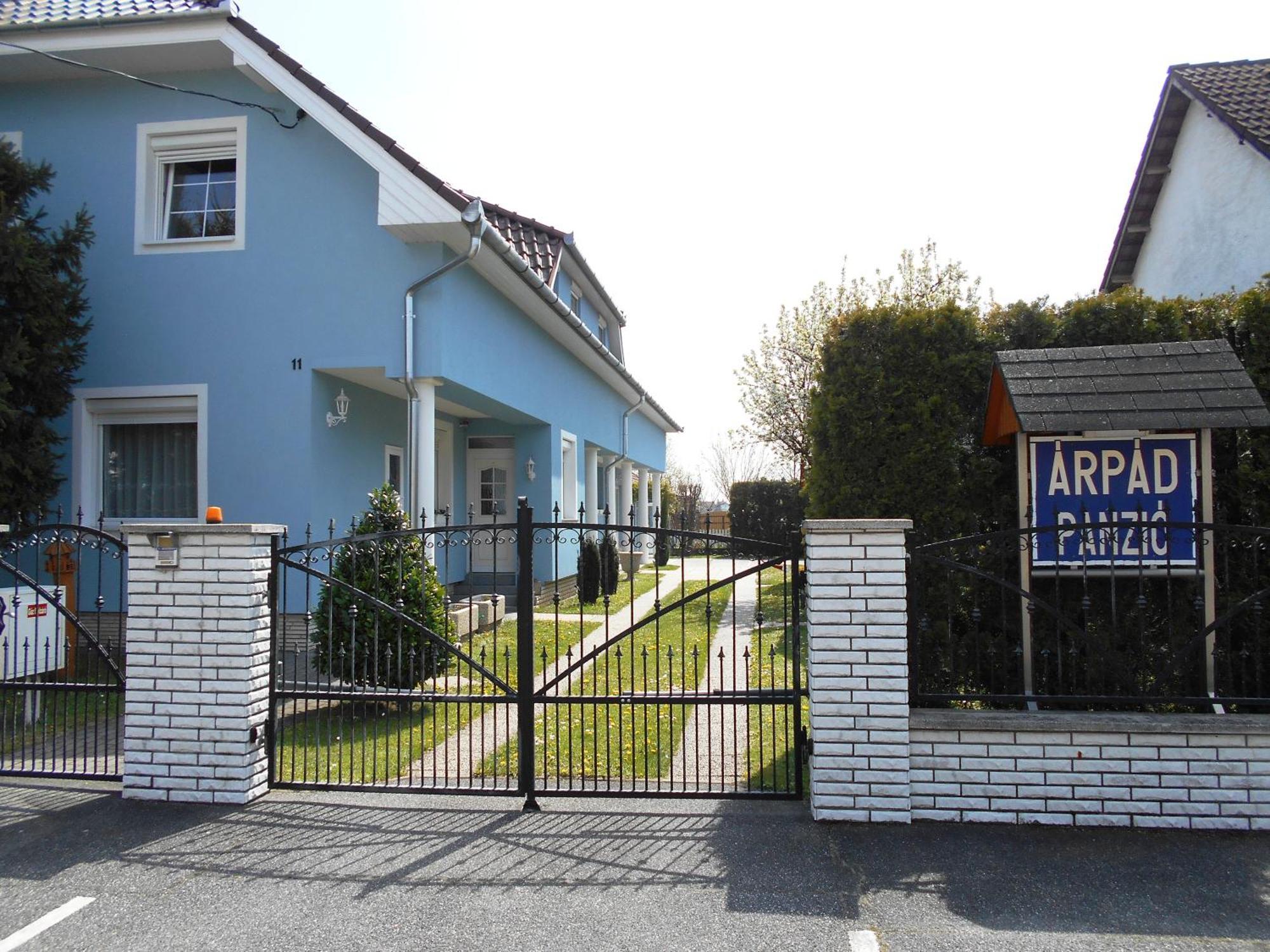 ジュール Arpad Panzio Bed & Breakfast エクステリア 写真